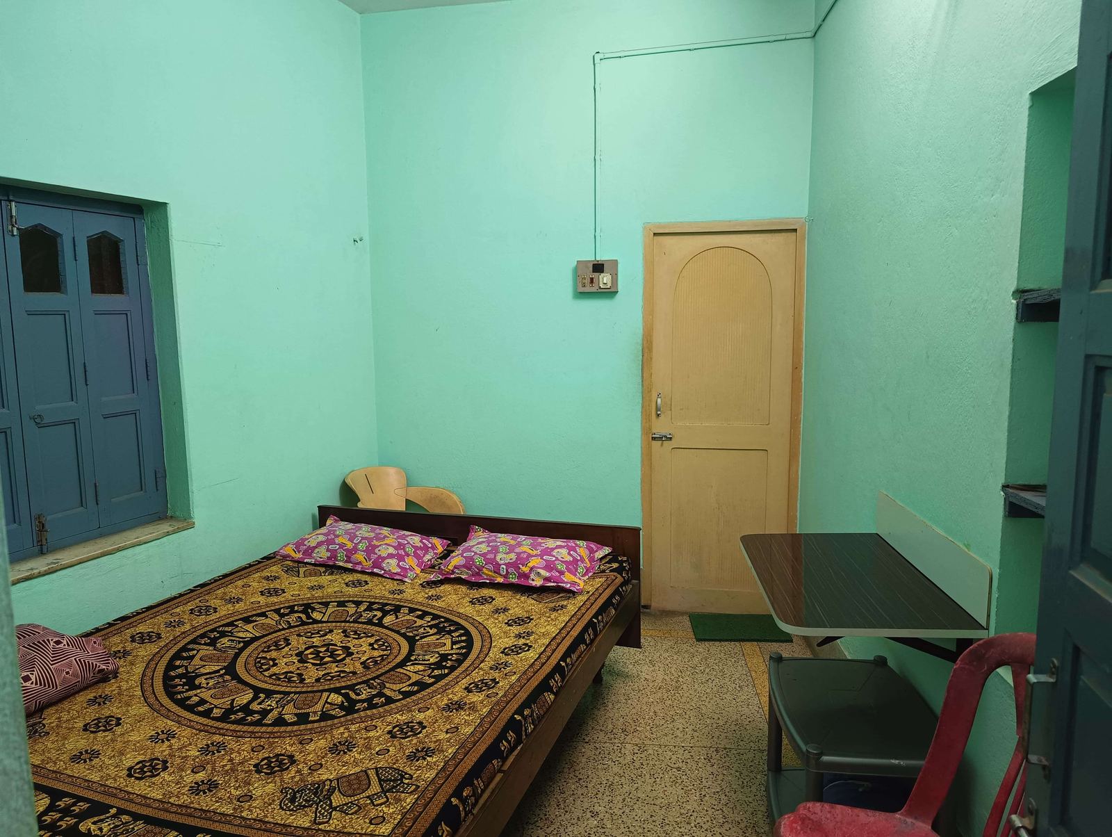 Double Attach Non-AC room interior, Shivananda Lodge Bankura